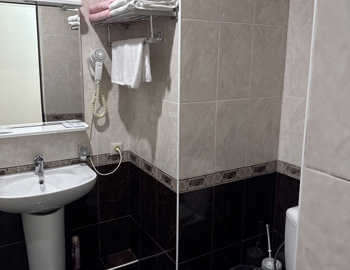 Стандарт 2-местный 1-комнатный без балкона корпус "Б" - ЛОК «Горный Воздух» Лоо