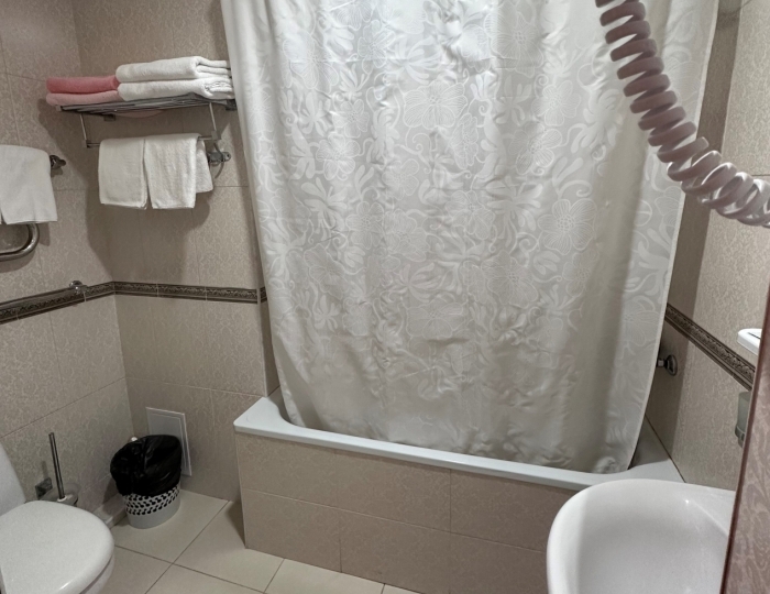 Стандарт 2-местный 1-комнатный без балкона корпус "Г" - ЛОК «Горный Воздух» Лоо