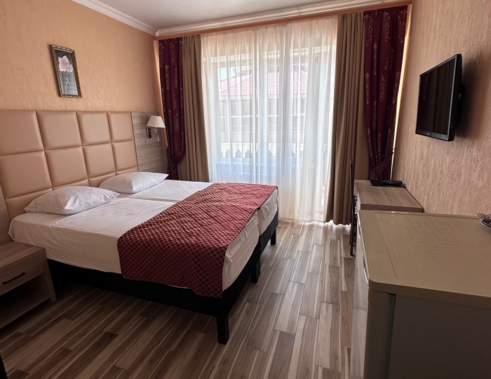 Стандарт 2-местный 1-комнатный с балконом (вид на морскую сторону) корпус "В" - ЛОК «Горный Воздух» Лоо